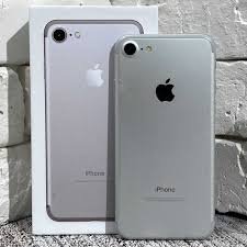Apple iPhone 7 – 32GB – Silver (Unlocked)